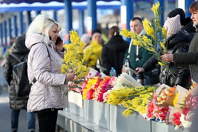 На улицах белорусских городов в преддверии 8 Марта