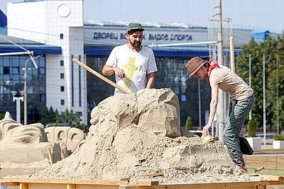 В Гомеле открылся первый в Беларуси фестиваль песочных скульптур