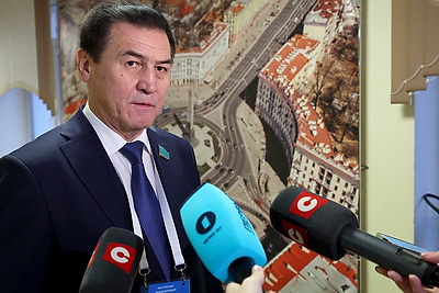 Выборы-2025: международные наблюдатели посещают участки для голосования