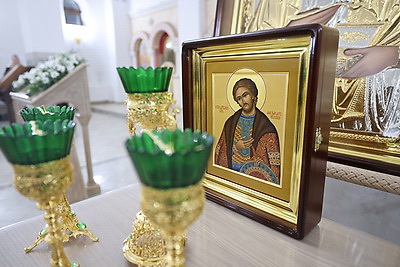 Делегация Нижегородской области передала в храм Гродно иконы и престол