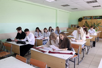Учительница из Кобрина сделала выпускникам сюрприз, который растрогал детей и взорвал TikTok