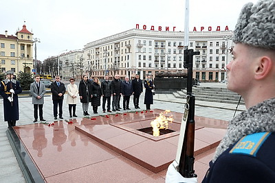 Парламентская делегация Республики Сербской возложила венок к монументу Победы в Минске