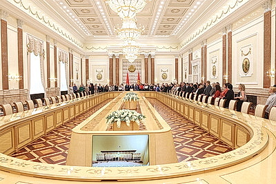Сотрудники ЖКХ посетили с экскурсией Дворец Независимости