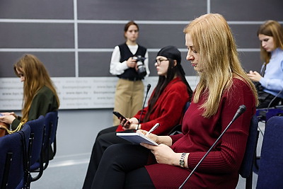 В Национальном пресс-центре обсудили проведение акций \"Наши дети\" и \"От всей души\"