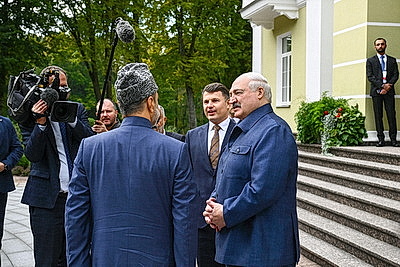 Лидеры Беларуси и Омана продолжили общение в домашней обстановке