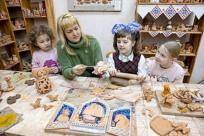 Символы 2026 года изготавливают витебские керамисты