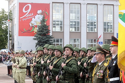 Шествие поколений, военный парад. 80-й День Победы встречают в Гомеле