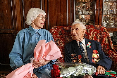 В Бресте ветеран Петр Светкин принимает поздравления с 100-летием