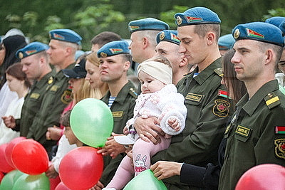 Новый дом для военнослужащих введен в строй в Марьиной Горке