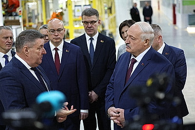 Лукашенко на \"Горизонте\" дал официальный старт массовому роботизированному производству телевизоров с ИИ