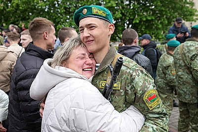 Более 200 новобранцев Гродненской пограничной группы приняли военную присягу