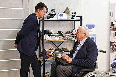 Средства гигиены, специальная обувь и одежда. Что предлагают предприятия \"Беллегпрома\" для людей с инвалидностью