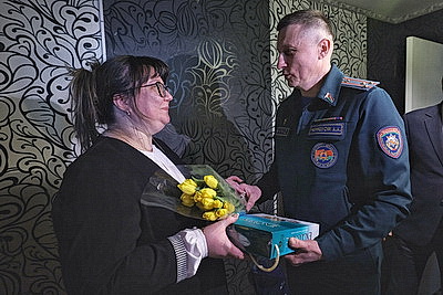 \"У меня было около 70 детей\". Маму-воспитательницу поздравили с Днем женщин в Минске