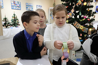 Более 2 тыс. елочных игрушек, гирлянд и открыток разных эпох представили на выставке в Могилеве