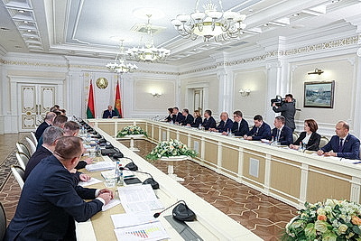 Лукашенко провел совещание с руководством Совета Министров