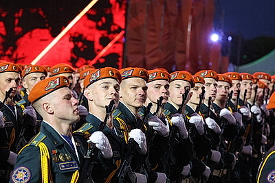 Военный парад по случаю 80-летия Победы прошел у стелы \"Минск - город-герой\"