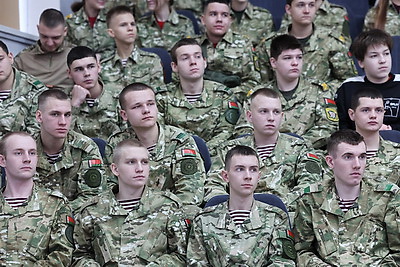 Здесь закаляется характер. Клуб \"Витязь\" в Витебске стал точкой притяжения для школьников, мечтающих о силовых вузах