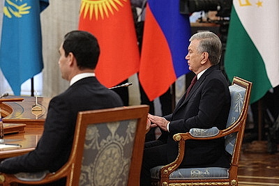 Рабочий визит Лукашенко в Россию продолжился неформальной встречей лидеров стран СНГ в Эрмитаже