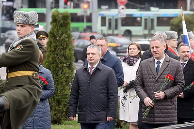 Созидание в единстве и мире. Представители Брянской области почтили память героев Победы в Гомеле