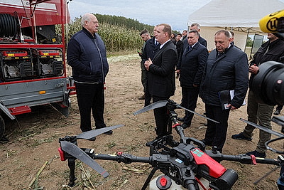 Лукашенко совершил рабочую поездку в Шкловский район
