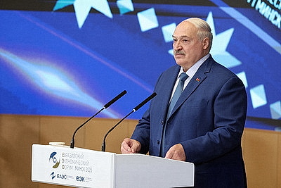 Лукашенко вместе с другими лидерами принял участие в ЕЭФ