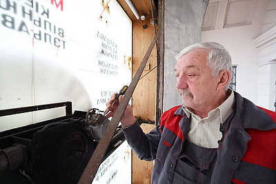 За стрелкой циферблата. Уличные часы - символ города