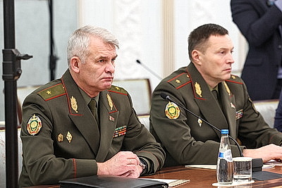 Лукашенко указал на милитаризацию западных стран и необходимость актуализировать оборонные действия