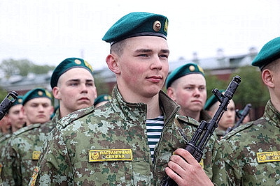 Молодое пополнение пограничников и военнослужащих внутренних войск приняли присягу в Брестской крепости
