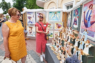Сувениры, игрушки, аксессуары. Более 400 ремесленников участвуют в \"Задзвінскім кірмашы\" в Витебске