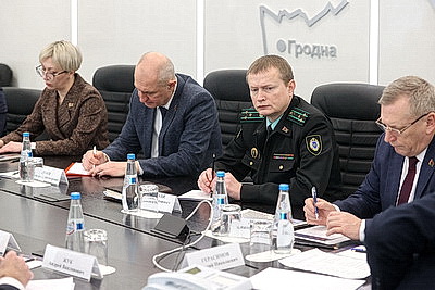 Герасимов провел прямую телефонную линию с жителями Гродненской области