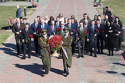 Делегация Пензенской области возложила цветы на Буйничском поле
