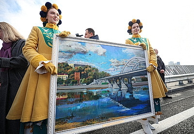 Лукашенко в Мозыре открыл обновленный мост через Припять