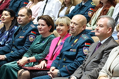 Республиканский благотворительный молодежный бал собрал более 200 минских студентов