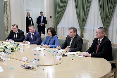 Кочанова проводит встречи с международными наблюдателями