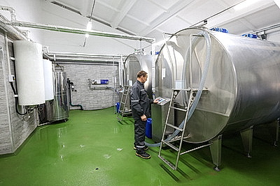 С учетом последних достижений в животноводстве. В Островецком районе торжественно открыли МТК