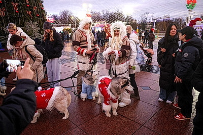 Гродно засиял огнями. Праздник \"Чароўныя ліхтарыкі\" открыл новогодний сезон в Гродно