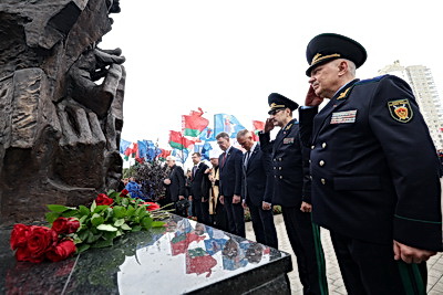 \"Это был не лагерь, а фабрика смерти\". В Тростенце открыли памятный знак жертвам геноцида