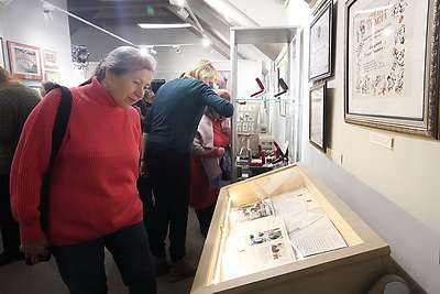 Кукла Чебурашки и эскизы \"Снежной королевы\". В Минске открылась выставка к 105-летию Леонида Шварцмана