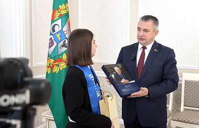Школьница из Гомельского района получила семена арбуза от Президента