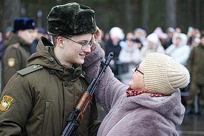 Начало освоения военной науки. Около 2,4 тыс. новобранцев приняли присягу в 72-м учебном центре