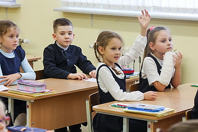 В школах Беларуси подходит к завершению первая учебная четверть