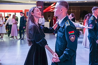 Республиканский благотворительный молодежный бал собрал более 200 минских студентов