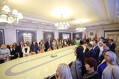 Дворец Независимости с экскурсией посетили работники \"Гродно Азот\"