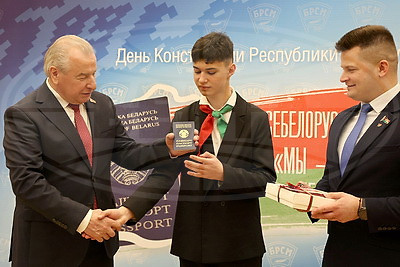 \"Воспитывает чувство гражданственности и патриотизма\". Миклашевич об акции \"Мы - граждане Беларуси!\"