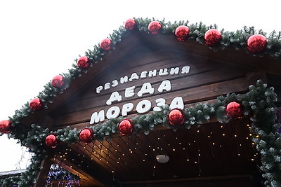 Новогодний автопарад и открытие резиденции Деда Мороза. В Могилеве дали старт праздничным мероприятиям