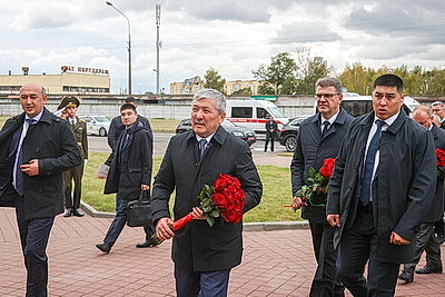 Председатель Кабинета министров Кыргызстана прибыл с официальным визитом в Беларусь