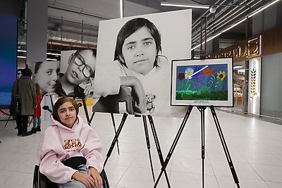 \"Картина - как победа над болезнью\". В Минске открылась выставка воспитанников детского хосписа