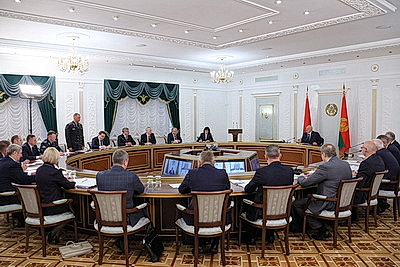 Лукашенко проводит селекторное совещание по уборочной кампании