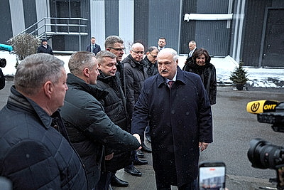 Лукашенко на \"Горизонте\" дал официальный старт массовому роботизированному производству телевизоров с ИИ