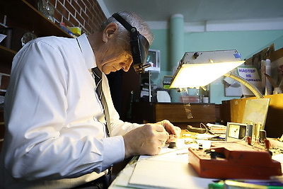 За стрелкой циферблата. Уличные часы - символ города